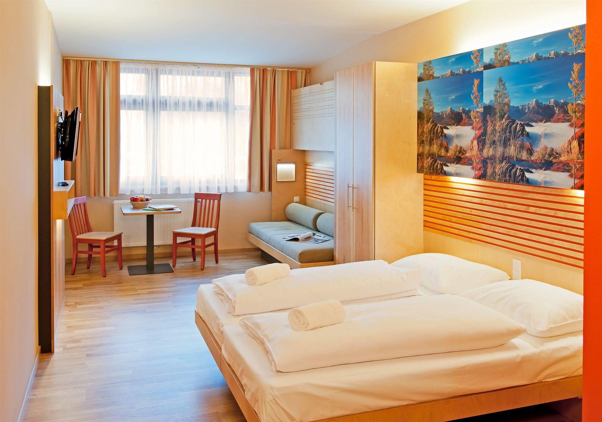 Jufa Hotel Gruenau Im Almtal Exterior photo