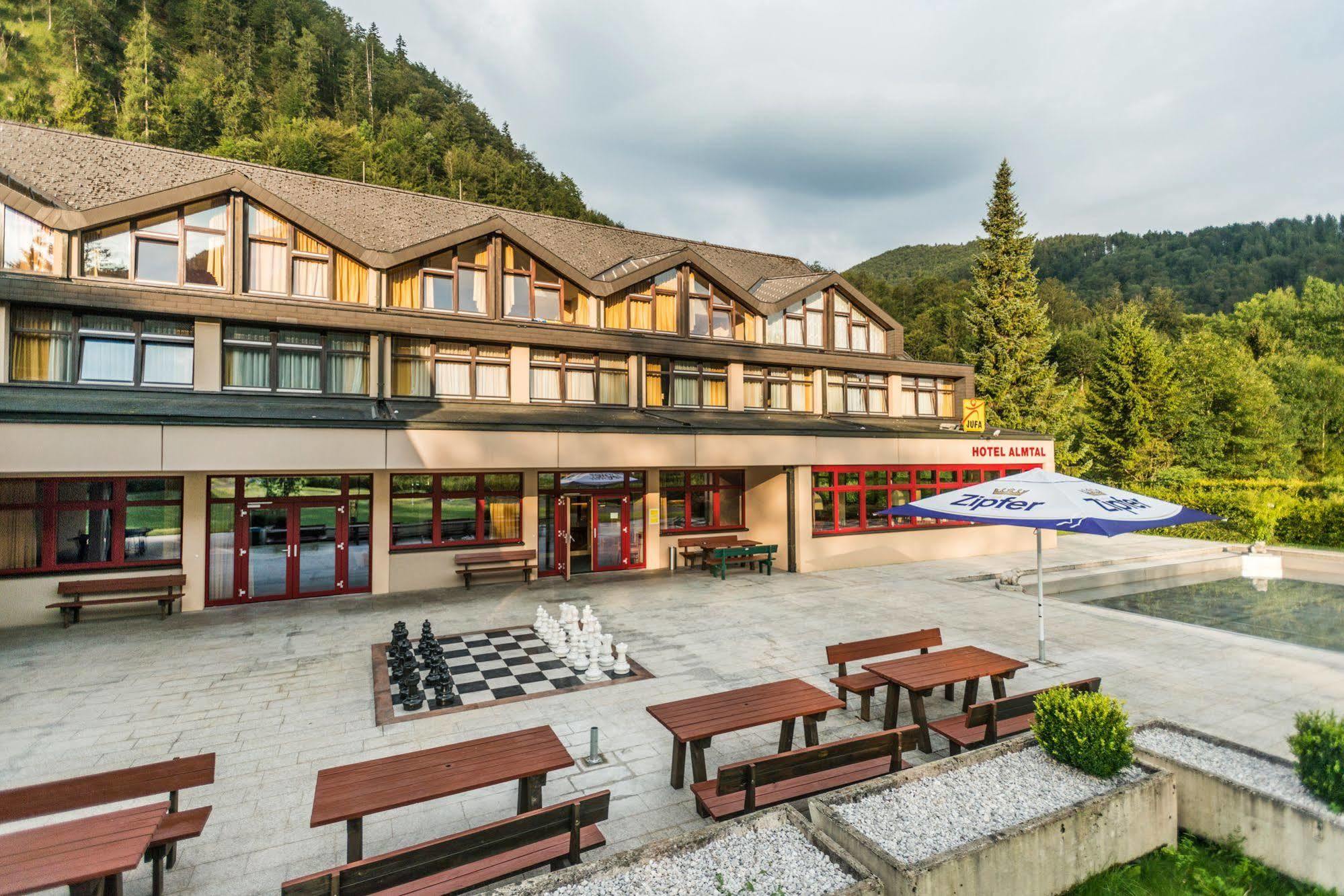 Jufa Hotel Gruenau Im Almtal Exterior photo