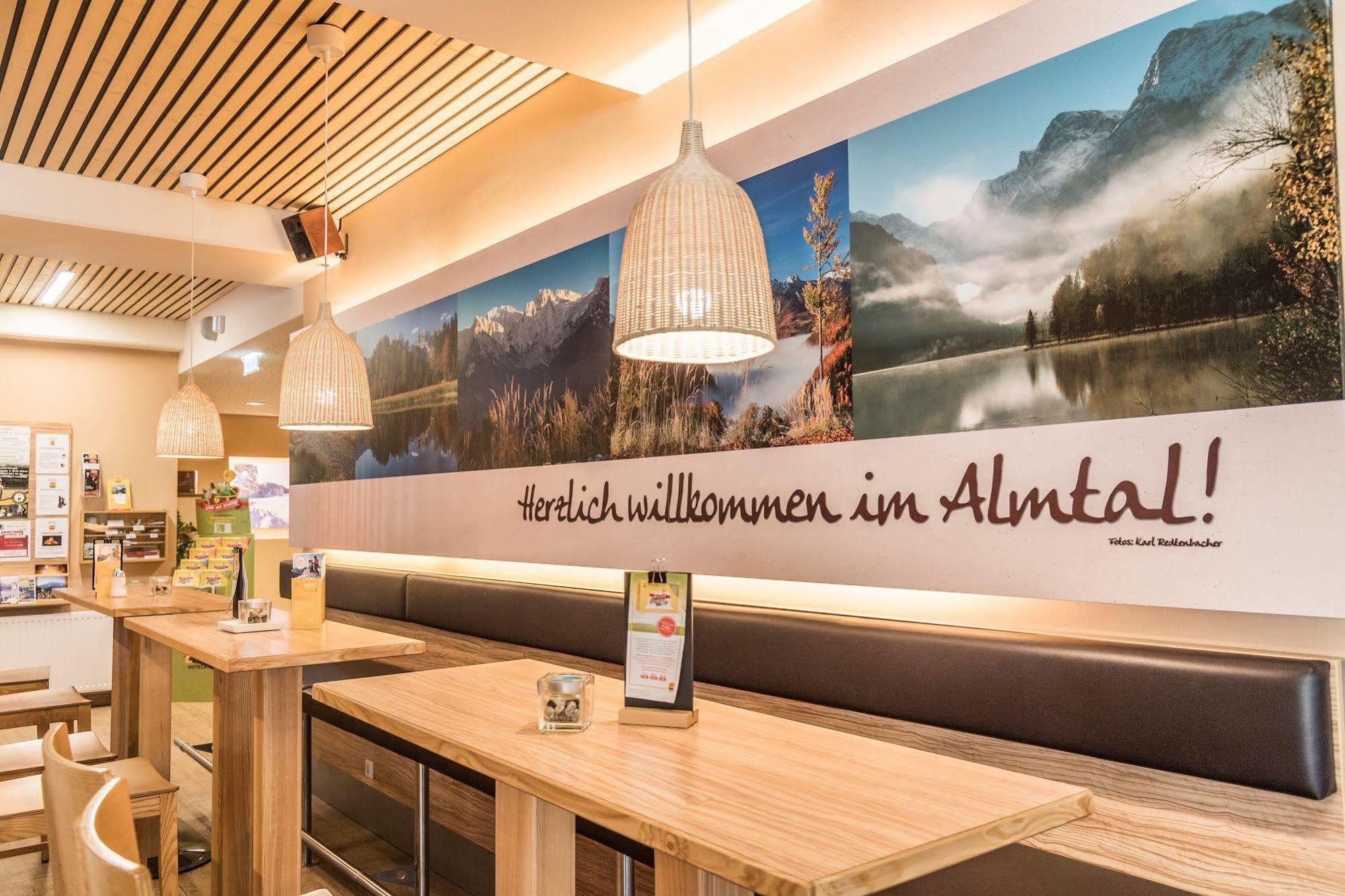 Jufa Hotel Gruenau Im Almtal Exterior photo